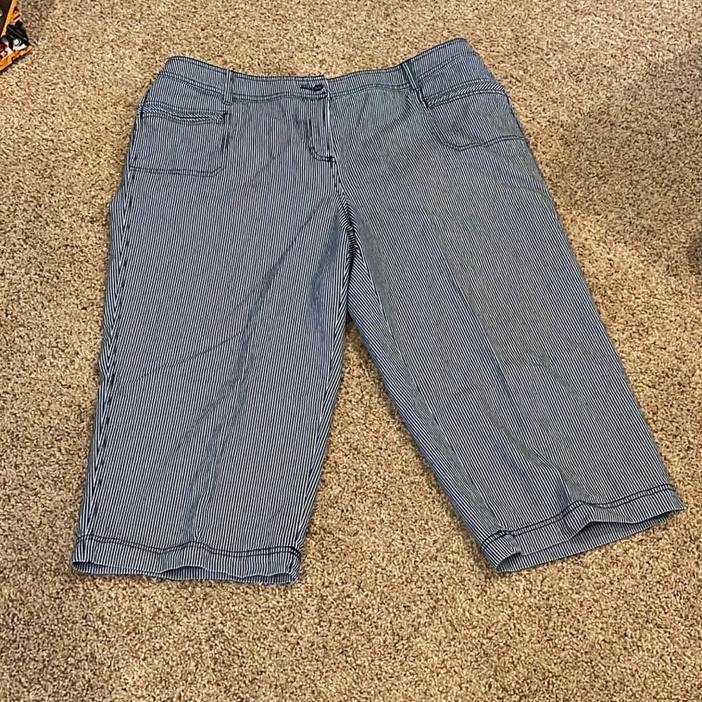 Ladies Croft & Barrow capris- size 16-EUC